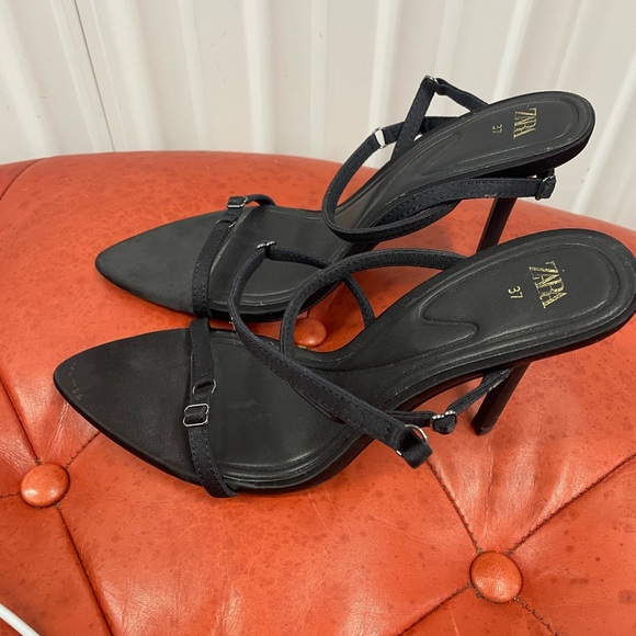 Zara Elegant Black Strappy Heels - Picture 3 of 7